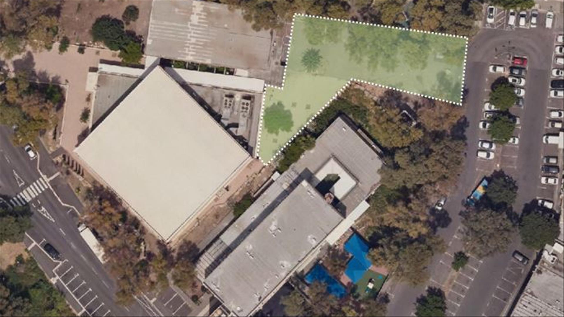 תצלום אוויר של מיקום מתחם המשחקים שיוקם בסמוך לבית ספר מזור בקריית אליעזר